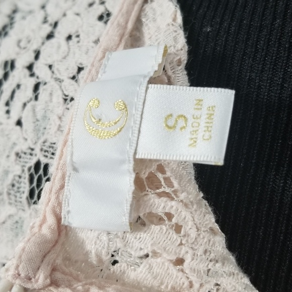 "C" Soft Pink Lacy Top. Sz S - Picture 6 of 7
